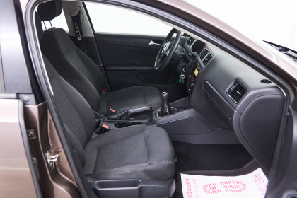 Продажа Volkswagen Jetta VI 1.6 MT (105 л.с.) 2014 Коричневый в Автодом