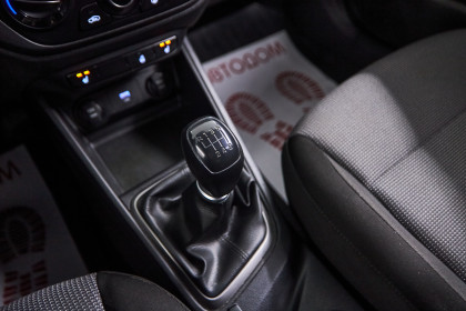 Продажа Hyundai Accent V Рестайлинг 1.6 MT (130 л.с.) 2021 Серебристый в Автодом