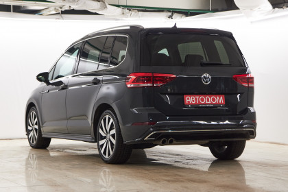 Продажа Volkswagen Touran III 2.0 AMT (190 л.с.) 2018 Серый в Автодом