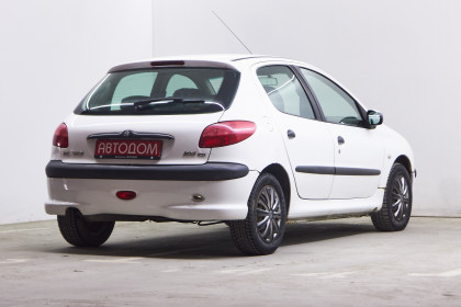 Продажа Peugeot 206 I 1.4 MT (68 л.с.) 2003 Белый в Автодом