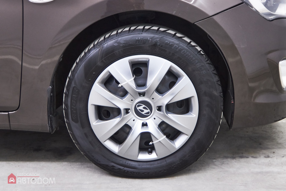Продажа Hyundai Solaris I Рестайлинг 1.4 MT (107 л.с.) 2015 Коричневый в Автодом