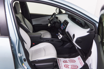 Продажа Toyota Prius IV (XW50) 1.8 AT (98 л.с.) 2018 Серый в Автодом