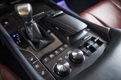 Продажа Lexus LX III Рестайлинг 2 570 5.7 AT (383 л.с.) 2017 Черный в Автодом