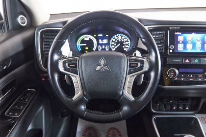 Продажа Mitsubishi Outlander III Рестайлинг 3 PHEV 2.0 AT (121 л.с.) 2018 Белый в Автодом