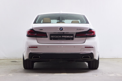 Продажа BMW 5 серии VII (G30/G31) Рестайлинг 530d xDrive 3.0 AT (249 л.с.) 2022 Белый в Автодом