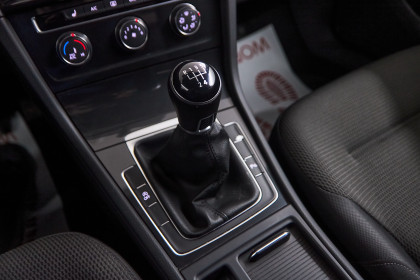 Продажа Volkswagen Golf VII Рестайлинг 1.6 MT (115 л.с.) 2018 Серый в Автодом