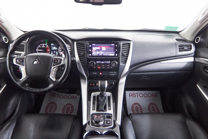 Продажа Mitsubishi Pajero Sport III 2.4 AT (181 л.с.) 2017 Серебристый в Автодом
