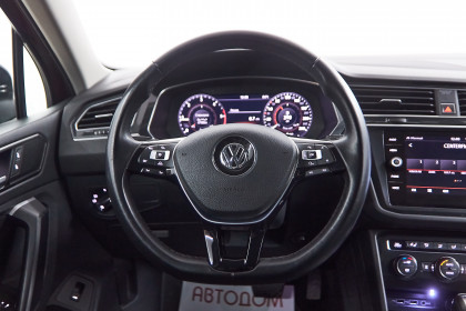 Продажа Volkswagen Tiguan II 2.0 AMT (150 л.с.) 2018 Бордовый в Автодом