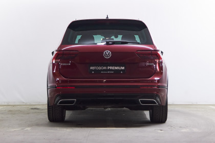 Продажа Volkswagen Tiguan II 2.0 AMT (150 л.с.) 2018 Бордовый в Автодом