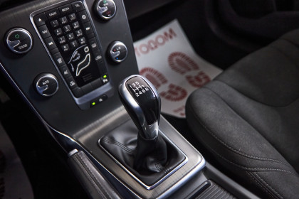 Продажа Volvo V40 II 2.0 MT (120 л.с.) 2015 Черный в Автодом