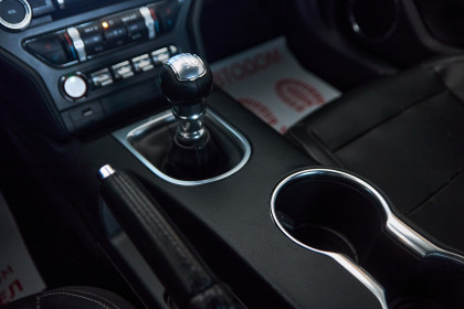 Продажа Ford Mustang VI Рестайлинг 2.3 MT (317 л.с.) 2018 Черный в Автодом