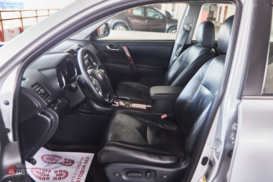 Продажа Toyota Highlander II (U40) Рестайлинг 3.5 AT (273 л.с.) 2012 Серебристый в Автодом
