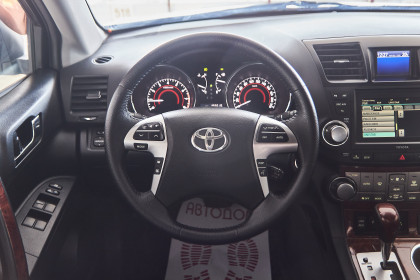 Продажа Toyota Highlander II (U40) Рестайлинг 3.5 AT (273 л.с.) 2012 Серебристый в Автодом
