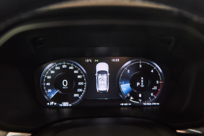 Продажа Volvo XC60 II 2.0 AT (235 л.с.) 2019 Черный в Автодом