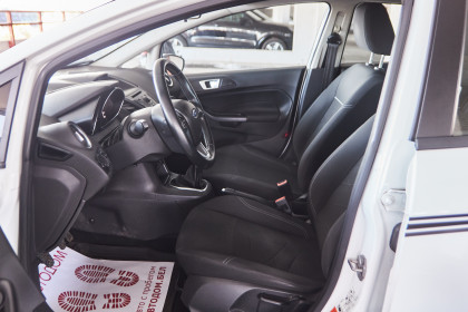 Продажа Ford Fiesta Mk6 Рестайлинг 1.2 MT (82 л.с.) 2013 Белый в Автодом