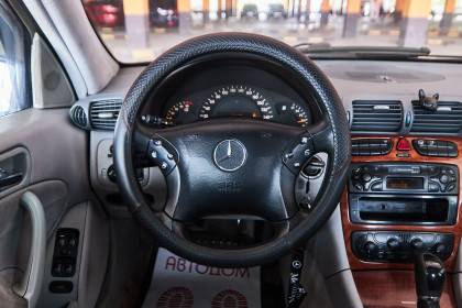 Продажа Mercedes-Benz C-Класс II (W203) 220 2.1 AT (143 л.с.) 2001 Серый в Автодом