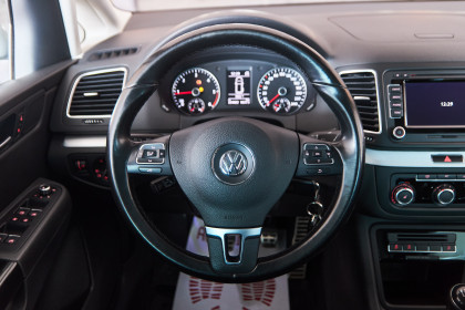 Продажа Volkswagen Sharan II Рестайлинг 2.0 MT (184 л.с.) 2015 Белый в Автодом
