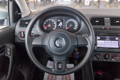 Продажа Volkswagen Polo V 1.6 MT (85 л.с.) 2014 Серебристый в Автодом