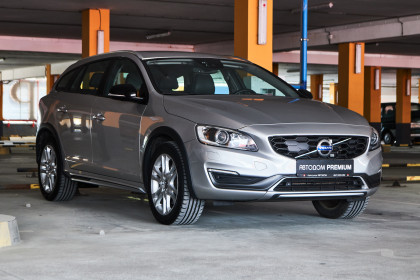 Продажа Volvo V60 Cross Country I 2.0 AT (190 л.с.) 2016 Серебристый в Автодом