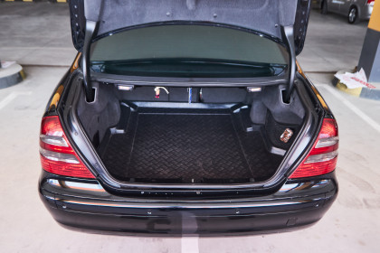 Продажа Mercedes-Benz E-Класс III (W211, S211) 270 2.7 MT (177 л.с.) 2003 Черный в Автодом