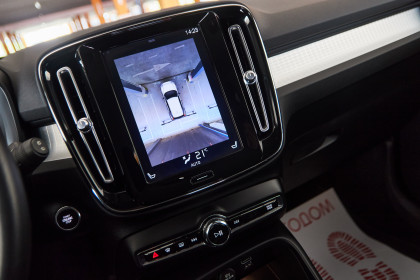 Продажа Volvo XC40 I 2.0 MT (150 л.с.) 2019 Черный в Автодом
