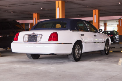 Продажа Lincoln Town Car III 4.6 AT (208 л.с.) 2001 Белый в Автодом