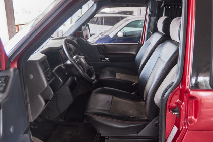 Продажа Volkswagen Caravelle T4 Long 2.5 MT (102 л.с.) 2000 Красный в Автодом
