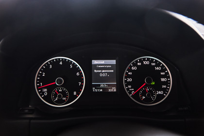 Продажа Volkswagen Tiguan I Рестайлинг 2.0 AT (180 л.с.) 2011 Бордовый в Автодом