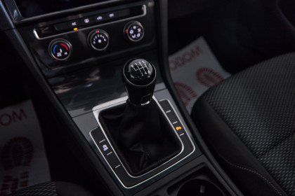 Продажа Volkswagen Golf VII Рестайлинг 1.0 MT (115 л.с.) 2019 Серый в Автодом
