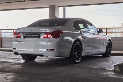 Продажа BMW 7 серии V (F01/F02/F04) 730d 3.0 AT (245 л.с.) 2010 Белый в Автодом
