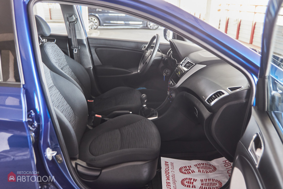Продажа Hyundai Solaris I Рестайлинг 1.4 MT (107 л.с.) 2015 Синий в Автодом