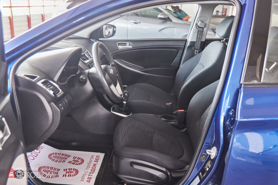 Продажа Hyundai Solaris I Рестайлинг 1.4 MT (107 л.с.) 2015 Синий в Автодом