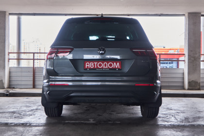 Продажа Volkswagen Tiguan II Рестайлинг 2.0 AMT (190 л.с.) 2021 Серый в Автодом