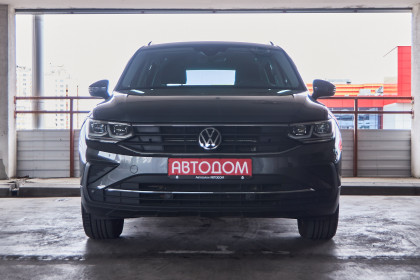 Продажа Volkswagen Tiguan II Рестайлинг 2.0 AMT (190 л.с.) 2021 Серый в Автодом