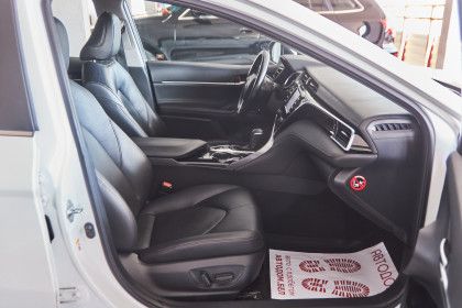 Продажа Toyota Camry VIII (XV70) 2.5 AT (181 л.с.) 2018 Белый в Автодом