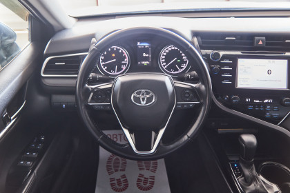 Продажа Toyota Camry VIII (XV70) 2.5 AT (181 л.с.) 2018 Белый в Автодом