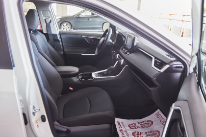 Продажа Toyota RAV4 V (XA50) 2.5 AT (205 л.с.) 2019 Белый в Автодом
