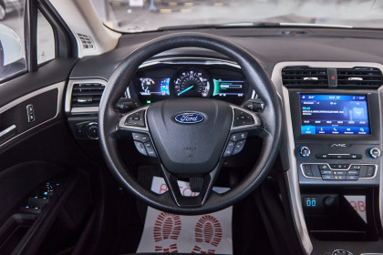 Продажа Ford Fusion (North America) II Рестайлинг 1.5 AT (184 л.с.) 2020 Белый в Автодом