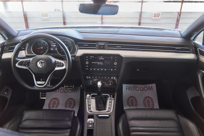 Продажа Volkswagen Passat B8 Рестайлинг Alltrack 2.0 AMT (190 л.с.) 2019 Белый в Автодом