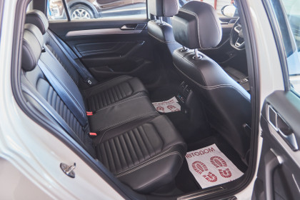 Продажа Volkswagen Passat B8 Рестайлинг Alltrack 2.0 AMT (190 л.с.) 2019 Белый в Автодом