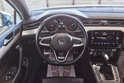 Продажа Volkswagen Passat B8 Рестайлинг Alltrack 2.0 AMT (190 л.с.) 2019 Белый в Автодом