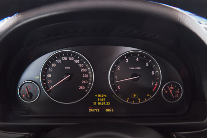 Продажа BMW 5 серии VI (F10/F11/F07) 528i 3.0 AT (258 л.с.) 2010 Серый в Автодом
