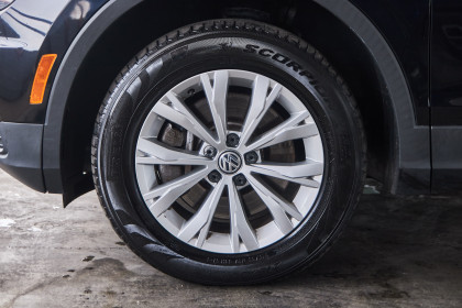 Продажа Volkswagen Tiguan II 2.0 AMT (180 л.с.) 2019 Черный в Автодом
