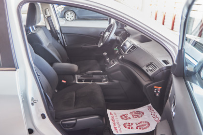 Продажа Honda CR-V IV Рестайлинг 1.6 MT (120 л.с.) 2017 Белый в Автодом