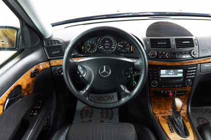 Продажа Mercedes-Benz E-Класс III (W211, S211) 220 2.1 AT (150 л.с.) 2002 Черный в Автодом