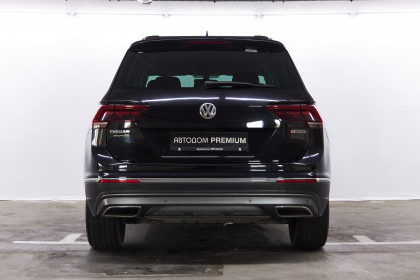 Продажа Volkswagen Tiguan II 2.0 AMT (220 л.с.) 2018 Черный в Автодом
