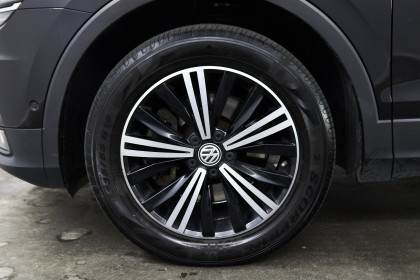 Продажа Volkswagen Tiguan II 2.0 AMT (220 л.с.) 2018 Черный в Автодом
