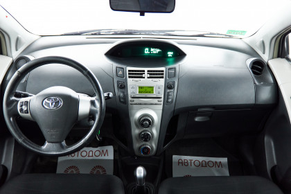 Продажа Toyota Yaris II 1.4 MT (90 л.с.) 2007 Серебристый в Автодом