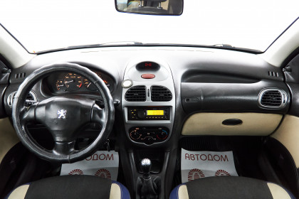 Продажа Peugeot 206 I 1.1 MT (60 л.с.) 2004 Серебристый в Автодом