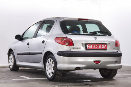 Продажа Peugeot 206 I 1.1 MT (60 л.с.) 2004 Серебристый в Автодом